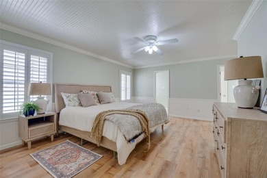 MOTIVATED SELLER!!! 3 BEDROOM, 2 BATH WITH A BEAUTIFUL POOL - on Hillsboro Country Club in Texas - for sale on GolfHomes.com, golf home, golf lot