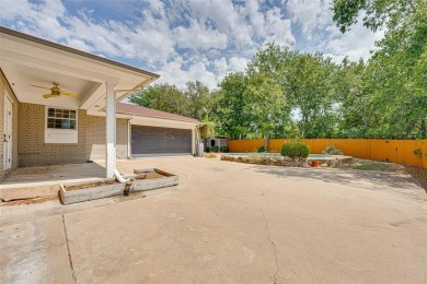 MOTIVATED SELLER!!! 3 BEDROOM, 2 BATH WITH A BEAUTIFUL POOL - on Hillsboro Country Club in Texas - for sale on GolfHomes.com, golf home, golf lot