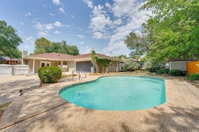 MOTIVATED SELLER!!! 3 BEDROOM, 2 BATH WITH A BEAUTIFUL POOL - on Hillsboro Country Club in Texas - for sale on GolfHomes.com, golf home, golf lot