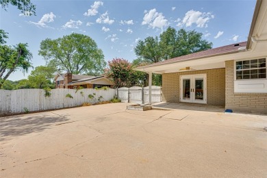 MOTIVATED SELLER!!! 3 BEDROOM, 2 BATH WITH A BEAUTIFUL POOL - on Hillsboro Country Club in Texas - for sale on GolfHomes.com, golf home, golf lot