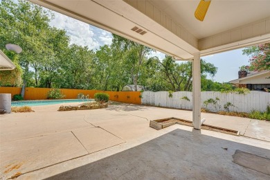 MOTIVATED SELLER!!! 3 BEDROOM, 2 BATH WITH A BEAUTIFUL POOL - on Hillsboro Country Club in Texas - for sale on GolfHomes.com, golf home, golf lot