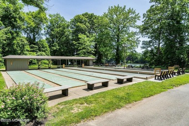 Nicely updated 2 bed 2 bath Villa 600 model w/bonus garage in on Shadow Lake Village in New Jersey - for sale on GolfHomes.com, golf home, golf lot