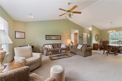 This immaculate 3 bed, 2 bath, 1,570 sq ft ranch-style home sits on Holiday Island Golf Course in Arkansas - for sale on GolfHomes.com, golf home, golf lot