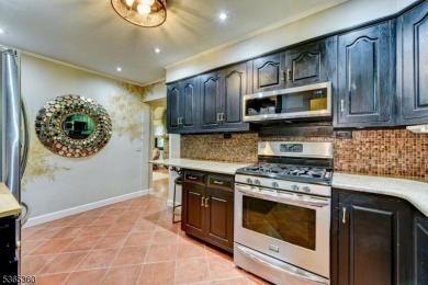 Charming 3BR/2BA Home in Packanack Lake on a gorgeous, large on Packanack Golf Club in New Jersey - for sale on GolfHomes.com, golf home, golf lot