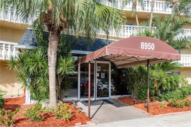 BEAUTIFULL REMODELED 2 BEDROOM 2 BATH CONDO - Enter through the on Seminole Lake Country Club in Florida - for sale on GolfHomes.com, golf home, golf lot