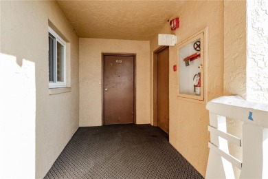 BEAUTIFULL REMODELED 2 BEDROOM 2 BATH CONDO - Enter through the on Seminole Lake Country Club in Florida - for sale on GolfHomes.com, golf home, golf lot