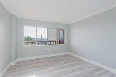 BEAUTIFULL REMODELED 2 BEDROOM 2 BATH CONDO - Enter through the on Seminole Lake Country Club in Florida - for sale on GolfHomes.com, golf home, golf lot