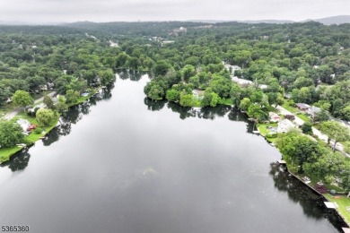 Charming 3BR/2BA Home in Packanack Lake on a gorgeous, large on Packanack Golf Club in New Jersey - for sale on GolfHomes.com, golf home, golf lot