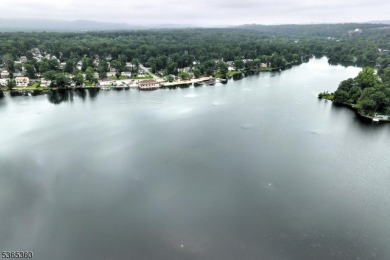 Charming 3BR/2BA Home in Packanack Lake on a gorgeous, large on Packanack Golf Club in New Jersey - for sale on GolfHomes.com, golf home, golf lot
