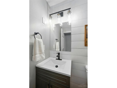 Elegant Living, move-in ready and updated home, with open floor on Blue Ash Golf Course in Ohio - for sale on GolfHomes.com, golf home, golf lot