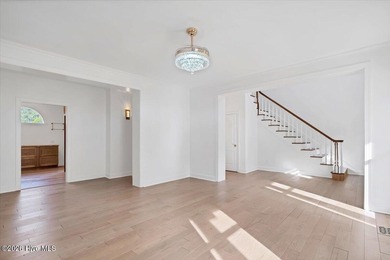 Custom estate home in Pinewild Country Club, perfectly situated on Pinewild Country Club of Pinehurst in North Carolina - for sale on GolfHomes.com, golf home, golf lot