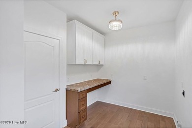 Custom estate home in Pinewild Country Club, perfectly situated on Pinewild Country Club of Pinehurst in North Carolina - for sale on GolfHomes.com, golf home, golf lot