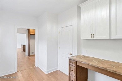 Custom estate home in Pinewild Country Club, perfectly situated on Pinewild Country Club of Pinehurst in North Carolina - for sale on GolfHomes.com, golf home, golf lot