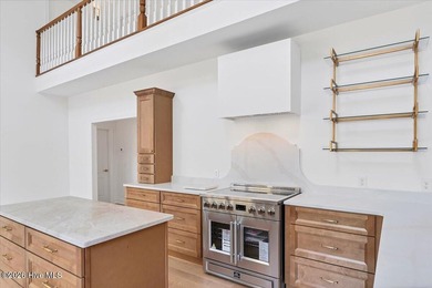 Custom estate home in Pinewild Country Club, perfectly situated on Pinewild Country Club of Pinehurst in North Carolina - for sale on GolfHomes.com, golf home, golf lot