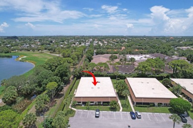 Beautifully renovated villa in the heart of Jupiter!  One level on The Golf Club of Jupiter in Florida - for sale on GolfHomes.com, golf home, golf lot