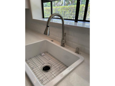 Beautifully renovated villa in the heart of Jupiter!  One level on The Golf Club of Jupiter in Florida - for sale on GolfHomes.com, golf home, golf lot