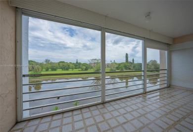 Welcome to tranquil 55+ living in Inverrary! This charming on Inverrary Country Club in Florida - for sale on GolfHomes.com, golf home, golf lot