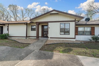 Updated townhouse near biking trails! This 2 bedroom, 1 1/2 bath on Bella Vista - Metfield Golf Complex and Country Club in Arkansas - for sale on GolfHomes.com, golf home, golf lot