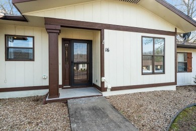 Updated townhouse near biking trails! This 2 bedroom, 1 1/2 bath on Bella Vista - Metfield Golf Complex and Country Club in Arkansas - for sale on GolfHomes.com, golf home, golf lot