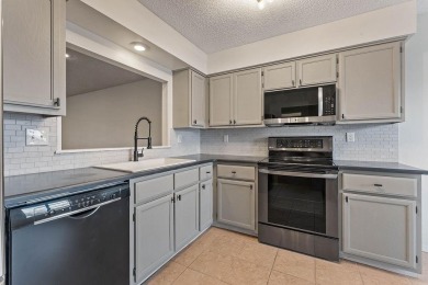 Updated townhouse near biking trails! This 2 bedroom, 1 1/2 bath on Bella Vista - Metfield Golf Complex and Country Club in Arkansas - for sale on GolfHomes.com, golf home, golf lot