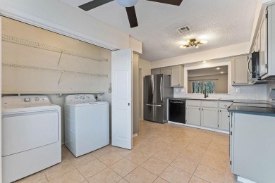 Updated townhouse near biking trails! This 2 bedroom, 1 1/2 bath on Bella Vista - Metfield Golf Complex and Country Club in Arkansas - for sale on GolfHomes.com, golf home, golf lot