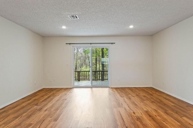 Updated townhouse near biking trails! This 2 bedroom, 1 1/2 bath on Bella Vista - Metfield Golf Complex and Country Club in Arkansas - for sale on GolfHomes.com, golf home, golf lot