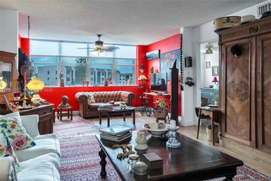 Spacious and rarely available corner unit , 3 bedroom, 2 on Sunrise Lakes Phase IV Golf Course in Florida - for sale on GolfHomes.com, golf home, golf lot