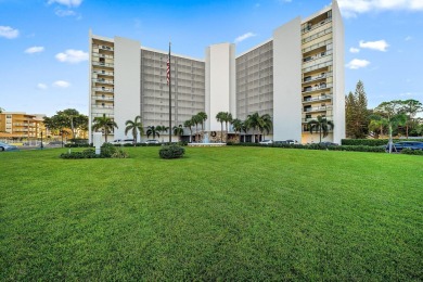 NIicely renovated & freshly painted 2/2 condo in the heart of on North Palm Beach Country Club in Florida - for sale on GolfHomes.com, golf home, golf lot