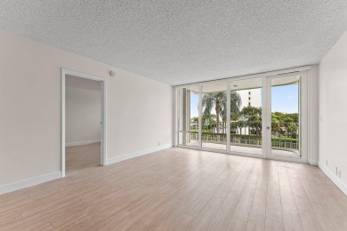 NIicely renovated & freshly painted 2/2 condo in the heart of on North Palm Beach Country Club in Florida - for sale on GolfHomes.com, golf home, golf lot
