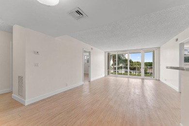 NIicely renovated & freshly painted 2/2 condo in the heart of on North Palm Beach Country Club in Florida - for sale on GolfHomes.com, golf home, golf lot