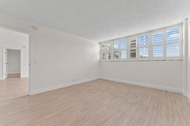 NIicely renovated & freshly painted 2/2 condo in the heart of on North Palm Beach Country Club in Florida - for sale on GolfHomes.com, golf home, golf lot