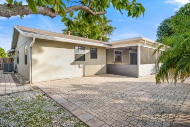 Fantastic one story 3 bed, 2 bath, 2 car garage, 1,666 sqft on Lone Pine Golf Club in Florida - for sale on GolfHomes.com, golf home, golf lot