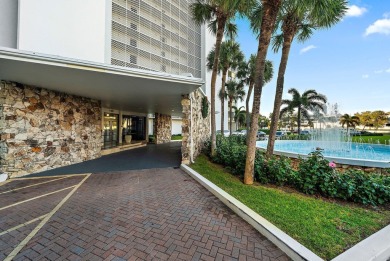 NIicely renovated & freshly painted 2/2 condo in the heart of on North Palm Beach Country Club in Florida - for sale on GolfHomes.com, golf home, golf lot