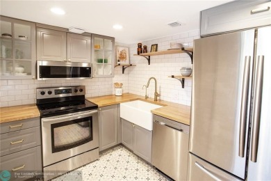 Gorgeous 2/2 condo in a desired golf community of PalmAire - on Palm-Aire Country Club and Resort - Palms in Florida - for sale on GolfHomes.com, golf home, golf lot