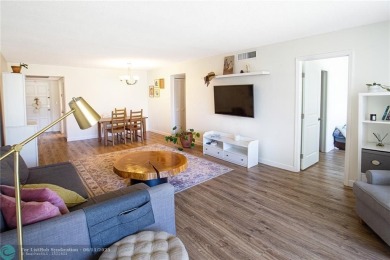 Gorgeous 2/2 condo in a desired golf community of PalmAire - on Palm-Aire Country Club and Resort - Palms in Florida - for sale on GolfHomes.com, golf home, golf lot