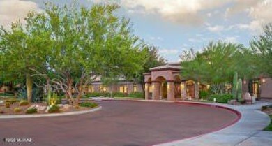 Bright and inviting 2-bedroom, 2-bathroom home with a den on Heritage Highlands At Dove Mountain in Arizona - for sale on GolfHomes.com, golf home, golf lot