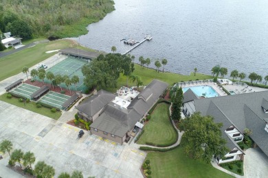 Seller is serious about selling this lovely 1986 Palm Harbor on Lake Henry Golf Club in Florida - for sale on GolfHomes.com, golf home, golf lot