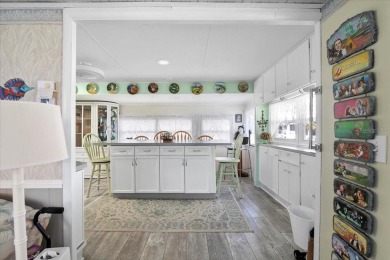 PRICE REDUCTION!!! Welcome to sunny Bradenton in this active 55+ on River Run Golf Links in Florida - for sale on GolfHomes.com, golf home, golf lot