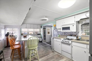PRICE REDUCTION!!! Welcome to sunny Bradenton in this active 55+ on River Run Golf Links in Florida - for sale on GolfHomes.com, golf home, golf lot