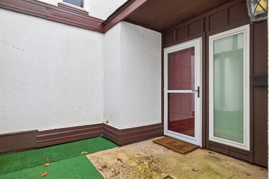 WOW! This townhome has been completely updated with quality and on DeSoto Golf Course in Arkansas - for sale on GolfHomes.com, golf home, golf lot