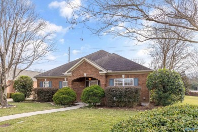 Nestled on a desirable cul-de-sac street in Stoneleigh Terrace on Hampton Cove Golf Course in Alabama - for sale on GolfHomes.com, golf home, golf lot