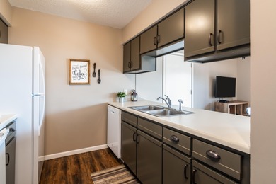 Beautiful, 1-bedroom/1-bath condo overlooking the 18th fairway on Pointe Royale Village Country Club in Missouri - for sale on GolfHomes.com, golf home, golf lot