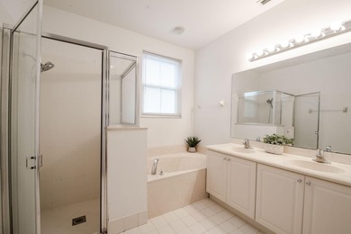 Prime walkable location in the heart of Abacoa! This cozy and on Abacoa Golf Club in Florida - for sale on GolfHomes.com, golf home, golf lot