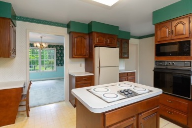 Lovingly maintained 2BR/2BA home with bonus room and extra-large on Mill Creek Country Club in North Carolina - for sale on GolfHomes.com, golf home, golf lot