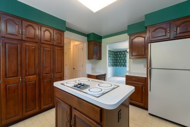 Lovingly maintained 2BR/2BA home with bonus room and extra-large on Mill Creek Country Club in North Carolina - for sale on GolfHomes.com, golf home, golf lot