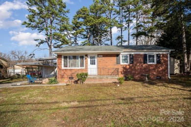 This is a lovely 4 bedroom, 2 bath home sitting on the city golf on Gastonia Municipal Golf Course in North Carolina - for sale on GolfHomes.com, golf home, golf lot