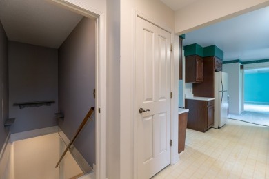Lovingly maintained 2BR/2BA home with bonus room and extra-large on Mill Creek Country Club in North Carolina - for sale on GolfHomes.com, golf home, golf lot