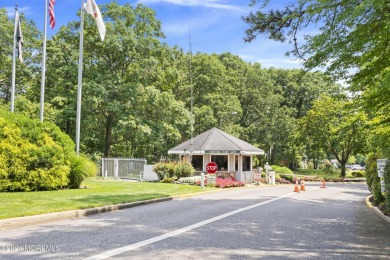 Immaculate Oxford model w/2 BR & 2 full baths, dining room on Leisure Village West Assoc. in New Jersey - for sale on GolfHomes.com, golf home, golf lot