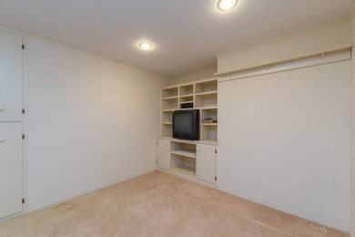 Lovingly maintained 2BR/2BA home with bonus room and extra-large on Mill Creek Country Club in North Carolina - for sale on GolfHomes.com, golf home, golf lot