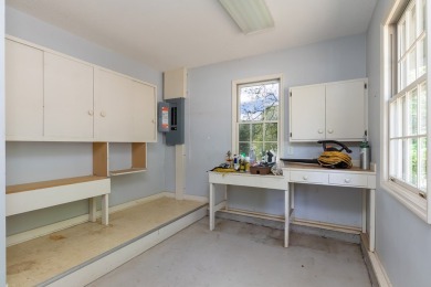 Lovingly maintained 2BR/2BA home with bonus room and extra-large on Mill Creek Country Club in North Carolina - for sale on GolfHomes.com, golf home, golf lot